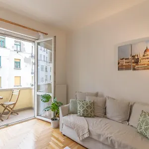 Apartment Riverside Balcony With View To Danube, Budapest